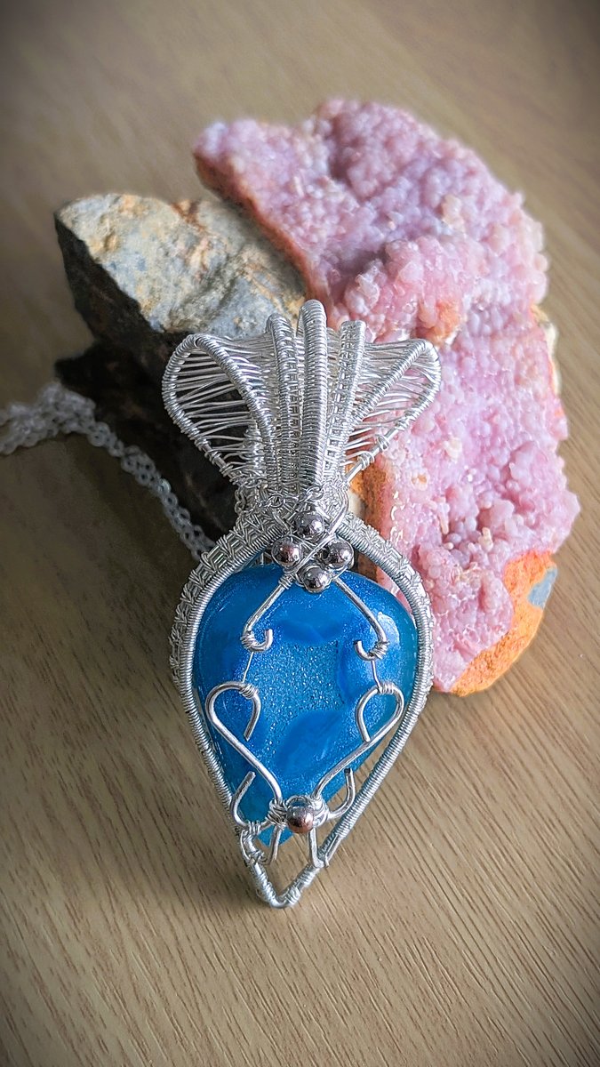 Blue Dyed Agate with Druzy pendant - Dyed Blue Agate with Druzy Centre by Loutan Beauty